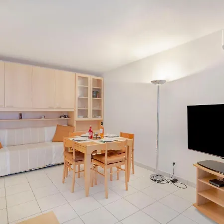 Апартаменты Le Clos Saens-3 By Interhome